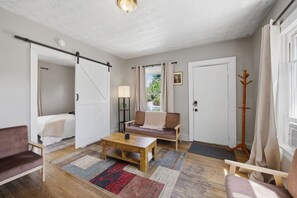 Interior - Bright Tremont 2BR - Near Downtown CLE & Clinic (Cleveland)