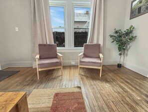 Interior - Bright Tremont 2BR - Near Downtown CLE & Clinic (Cleveland)