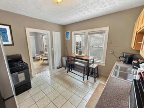 Fridge, microwave, oven, stovetop - Bright Tremont 2BR - Near Downtown CLE & Clinic (Cleveland)