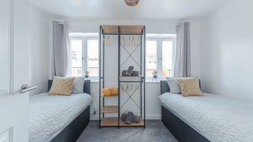 2 bedrooms, iron/ironing board, WiFi, bed sheets