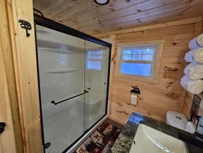 Hair dryer, towels - Lazy Bear Lodge-Adventure & Relaxation for You! (Shingleton)
