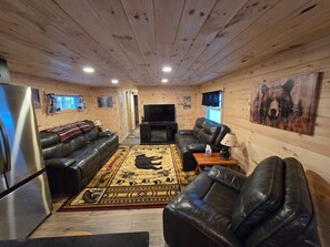 TV, fireplace - Lazy Bear Lodge-Adventure & Relaxation for You! (Shingleton)