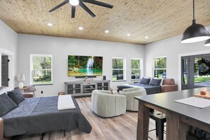 4 bedrooms, in-room safe, desk, iron/ironing board - 4-bedroom cabin in serene Sugar Grove with cozy charm (Sugar Grove)