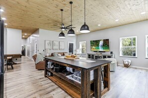 Interior - 4-bedroom cabin in serene Sugar Grove with cozy charm (Sugar Grove)