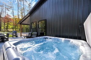 Terrace/patio - 4-bedroom cabin in serene Sugar Grove with cozy charm (Sugar Grove)