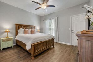 Desk, iron/ironing board, WiFi, bed sheets