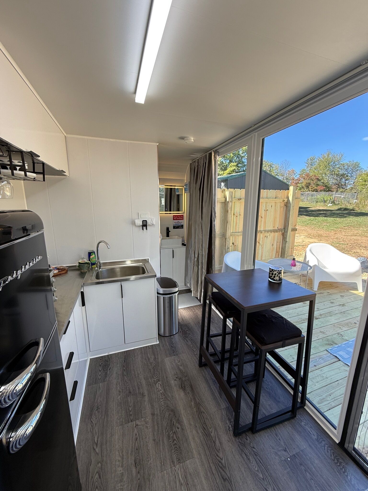 Fridge, oven, coffee/tea maker, toaster