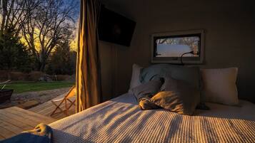 2 bedrooms, travel cot, free WiFi, bed sheets