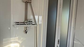 Shower, towels