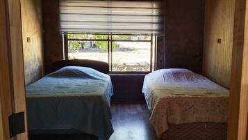 4 chambres, fer et planche Ă repasser, draps fournis