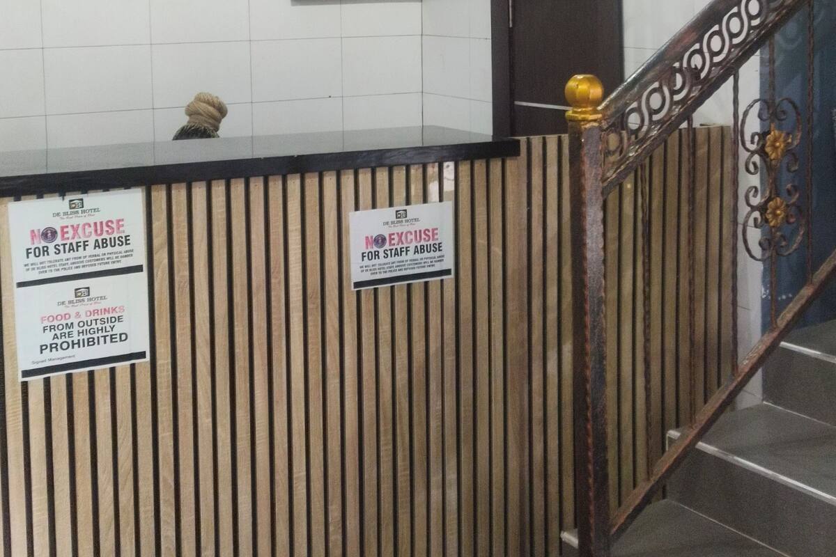 Kahden hengen huone yhdelle, näköala uima-altaalle | Aula