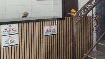 Kahden hengen huone yhdelle, näköala uima-altaalle | Aula