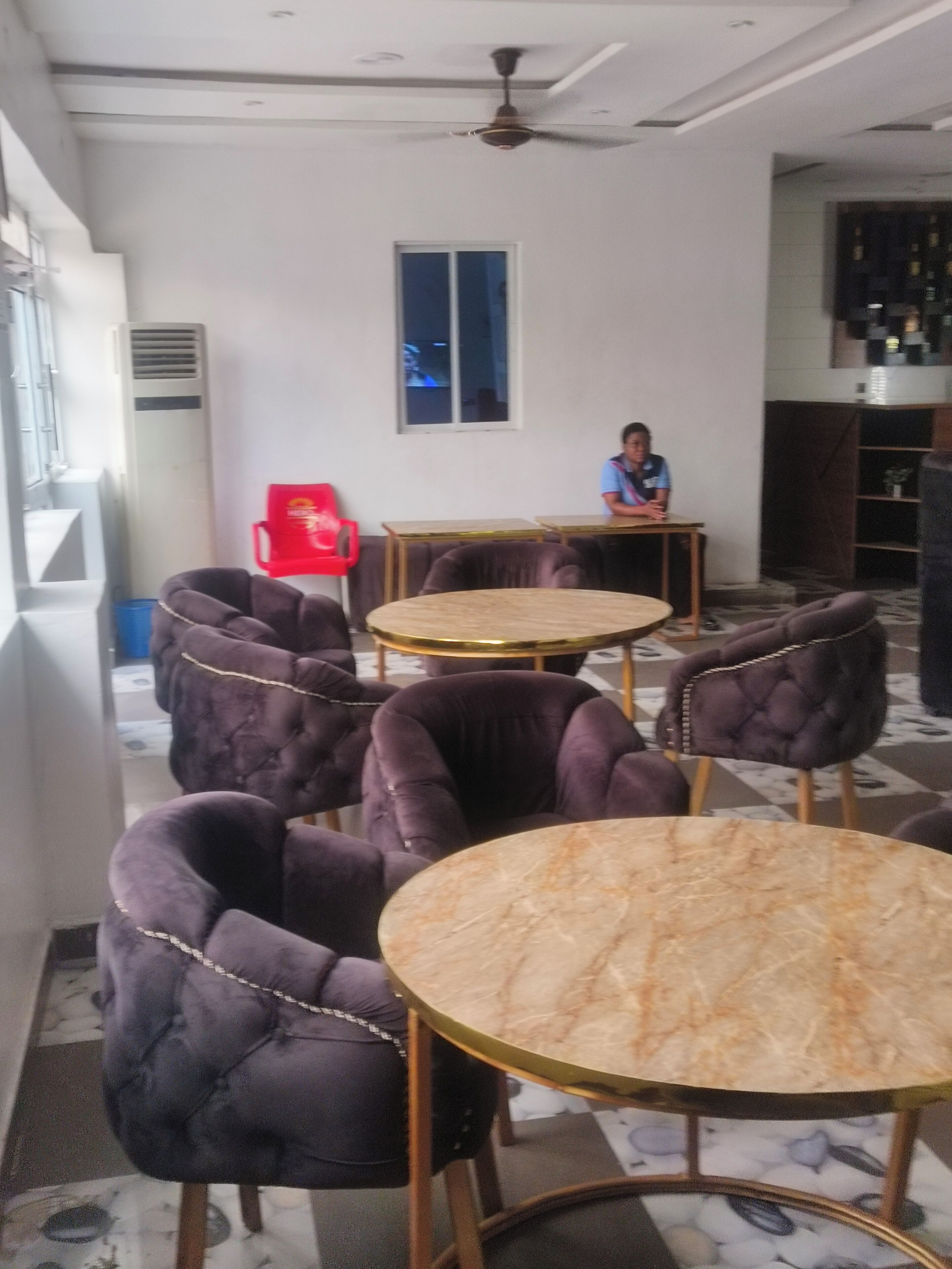 Kahden hengen huone yhdelle, näköala uima-altaalle | Ruokailu