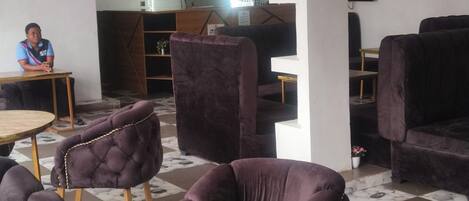 Kahden hengen huone yhdelle, näköala uima-altaalle | Ruokailu