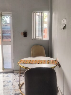 Dobbeltværelse til 1 person - udsigt til pool | Interiør