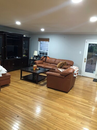 2-bedroom townhome in delightful Silver Spring