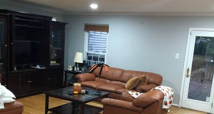 2-bedroom townhome in delightful Silver Spring