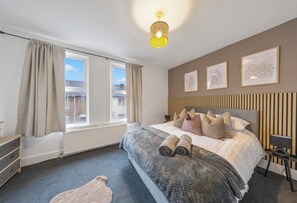 3 chambres, fer et planche à repasser, Wi-Fi, draps fournis