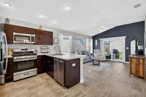 Microwave, oven, stovetop, dishwasher - Welcome to Par-Fect Villa In The Villages, Florida! (The Villages)