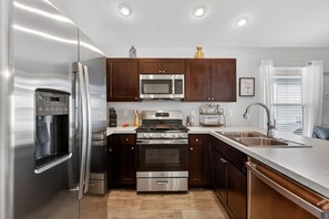 Microwave, oven, stovetop, dishwasher - Welcome to Par-Fect Villa In The Villages, Florida! (The Villages)