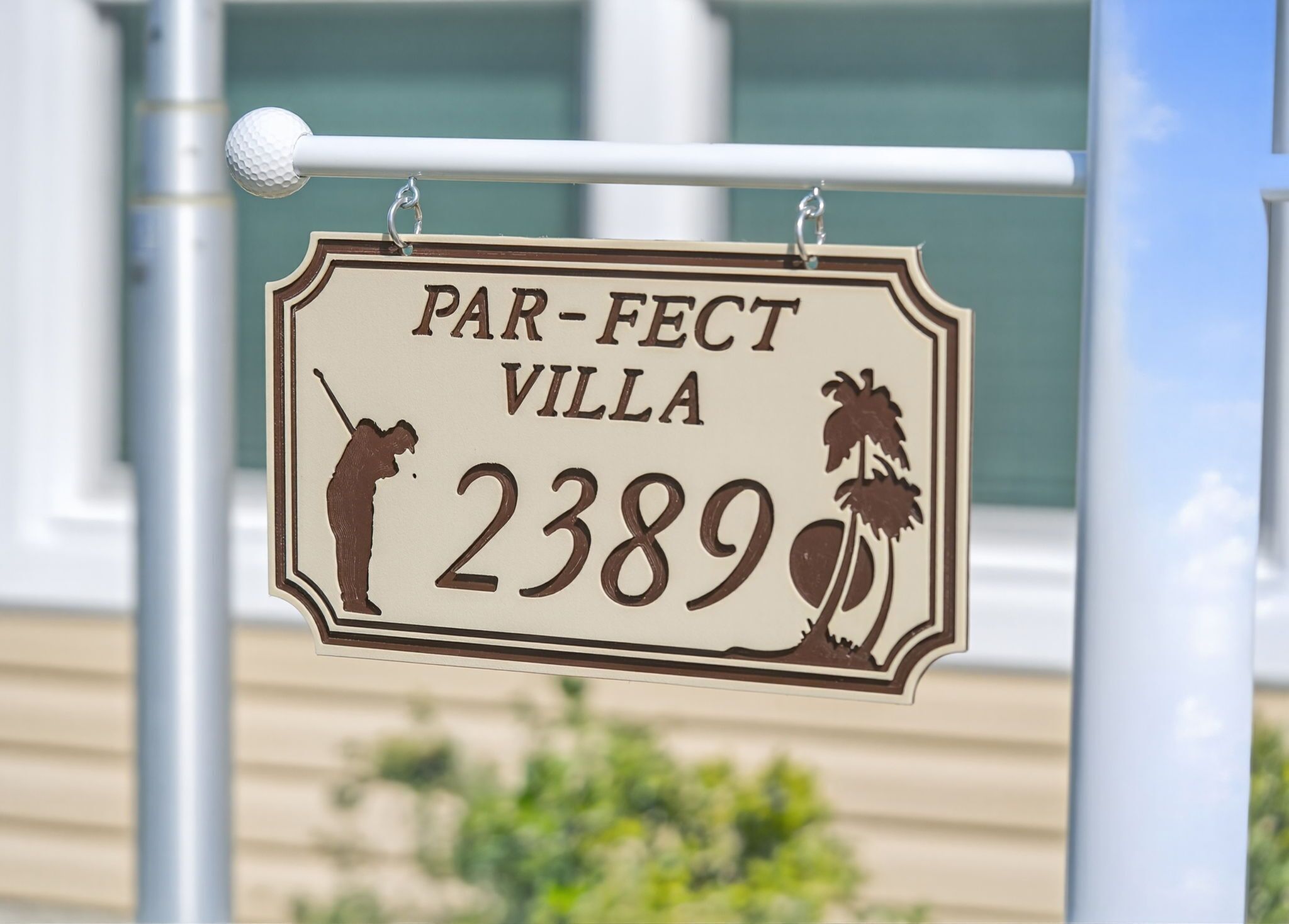 A sign for 'PAR-FACT VILLA 2389' with a silhouette of a golfer and palm trees.