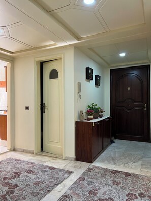 Interior - Stylish 3-bedroom apartment in gorgeous Beirut with AC for relaxing stays (Bayrut)