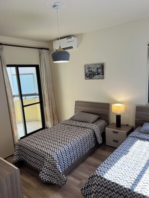 3 slaapkamers, een strijkplank/strijkijzer, wifi, beddengoed