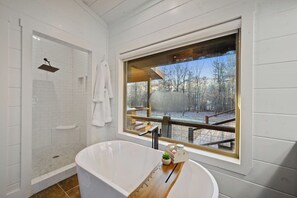 Shower, hair dryer, towels - Luxury Farmhouse Cabin-3 King Suites + Bunk/Game (Broken Bow)