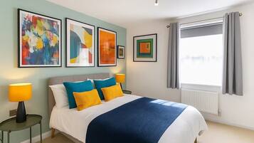 Iron/ironing board, bed sheets