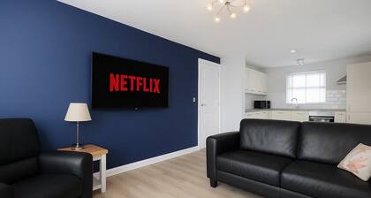 Modern Bedford Home | Sleeps 4 | Parking | Close to Town