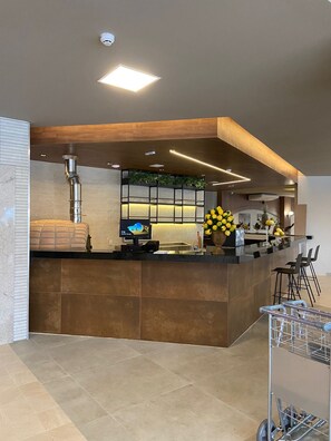 Bar (on property) - Apartment in the Thermas São Pedro Resort, 2 minutes from the Park! Come and see! (Saint Peter)