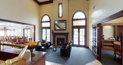 Bay Area Suite w/ Fireplace & Lounge – Great Hub for Local Attractions