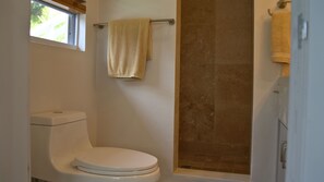 Hair dryer, towels, soap, toilet paper - Seagrape Views in Coral Bay-Studio Apartment -Sleep 2 (Coral Bay, St John Usvi)
