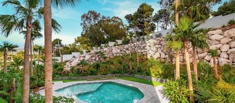 Luxury Pool View 3-bedroom, 2 bathrooms, 5-min to Train, Elevator