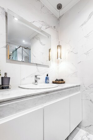 Bathroom - Luxury Pool View 3-bedroom, 2 bathrooms, 5-min to Train, Elevator (Tangier)