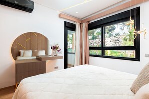 Room - Luxury Pool View 3-bedroom, 2 bathrooms, 5-min to Train, Elevator (Tangier)