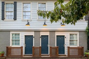 Exterior detail - The Forsyth Victorian Gathering House - Sleeps 19! (Savannah)