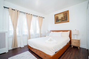 2 bedrooms, iron/ironing board, free WiFi, bed sheets - Stylish & Bright Stay with Free Parking – 15 Min to NYC (Jersey City)