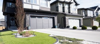 SLEEK DESIGN,PRIME LOCATION,EFFORTLESS STAY.