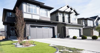 SLEEK DESIGN,PRIME LOCATION,EFFORTLESS STAY.