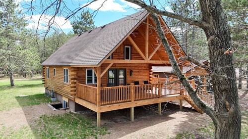 Charming Small Log Cabin Retreat in Rome, Wisconsin