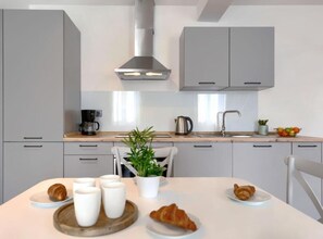 Fridge, microwave, oven, stovetop - Apartment Zanet - Duplex Apartment with Sea View (Fazana)