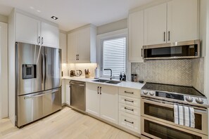 Private kitchen - Casa Luxe Modernista (Toronto)