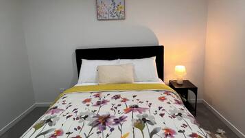 2 quartos, ferros/tábuas de passar roupa, Wi-Fi, roupa de cama
