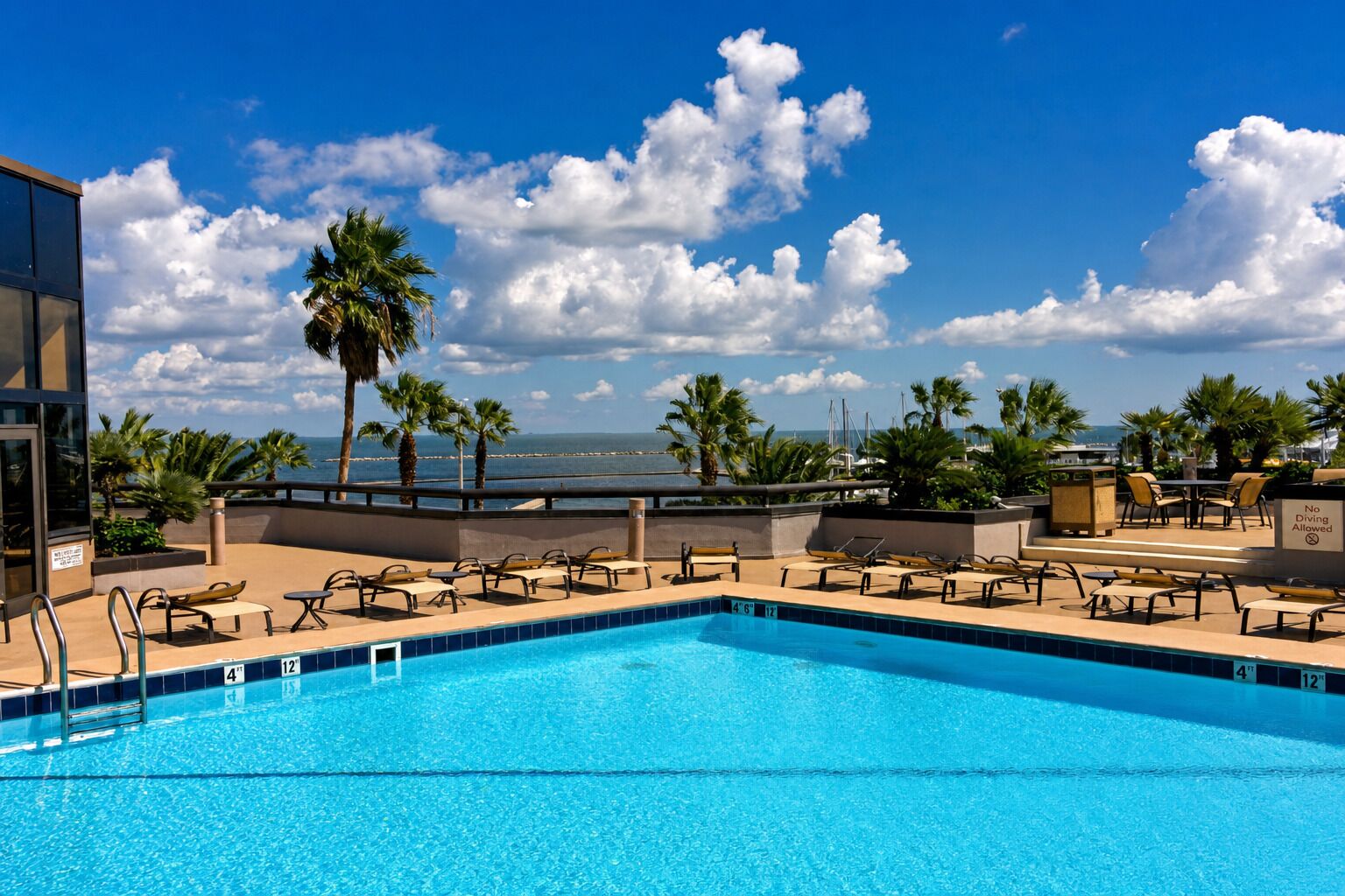 Piscine intérieure
