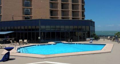 2 Pet-friendly Units | Central Coastal City Stay Near Marina Tours