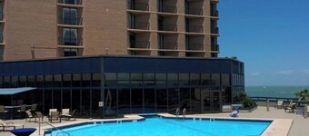 2 Pet-friendly Units | Central Coastal City Stay Near Marina Tours