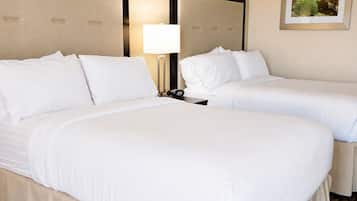 Tabla de planchar con plancha, wifi gratis y ropa de cama