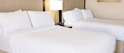 Tabla de planchar con plancha, wifi gratis y ropa de cama