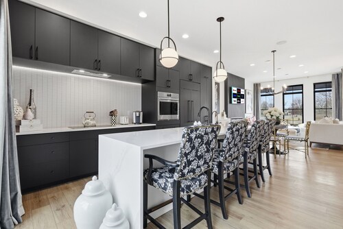 Upscale 3BR Townhome – Walk to Shops & The Monon!